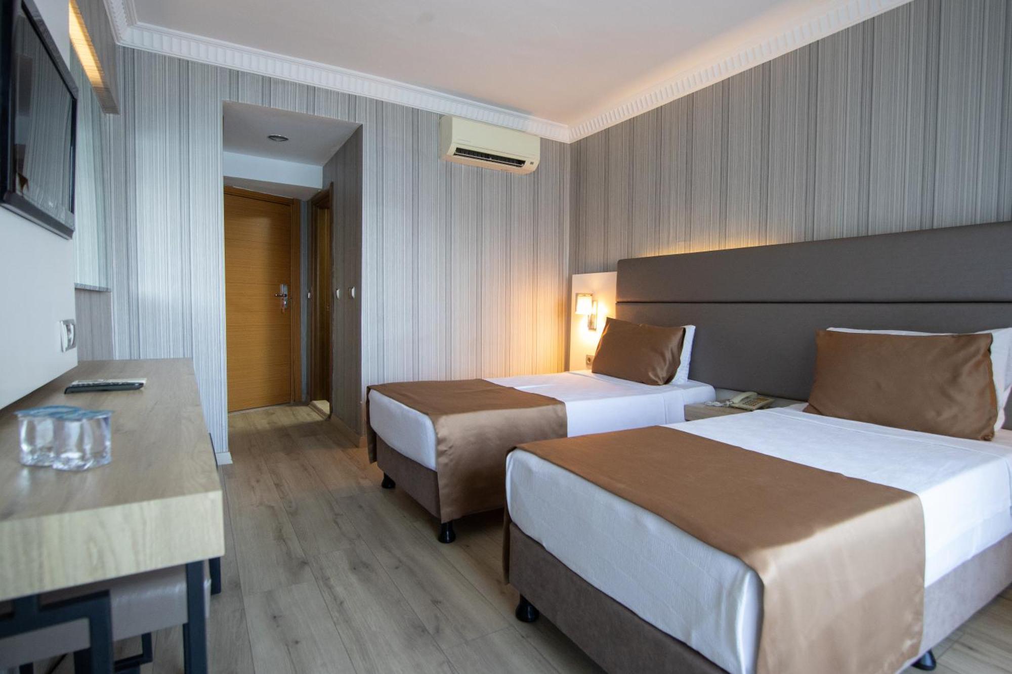 מרמריס Point Beach Hotel מראה חיצוני תמונה
