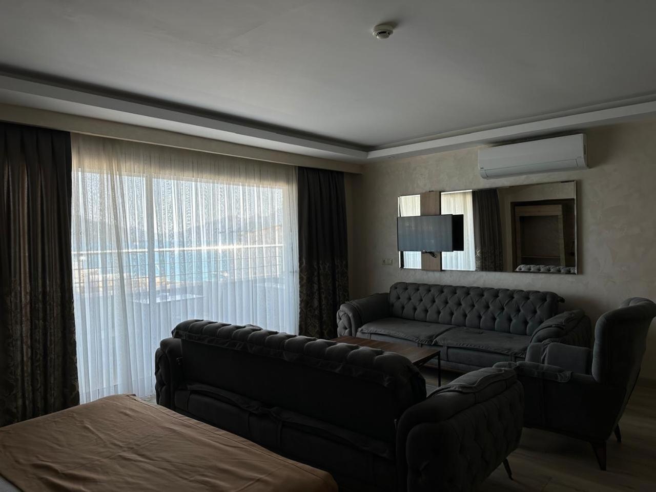 מרמריס Point Beach Hotel מראה חיצוני תמונה
