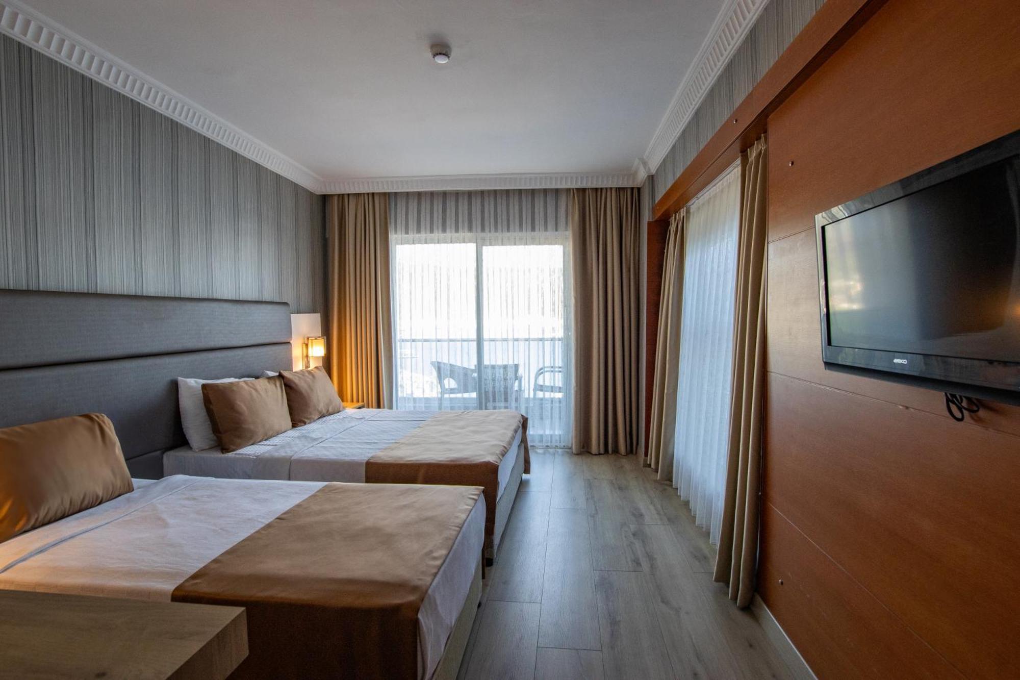 מרמריס Point Beach Hotel מראה חיצוני תמונה