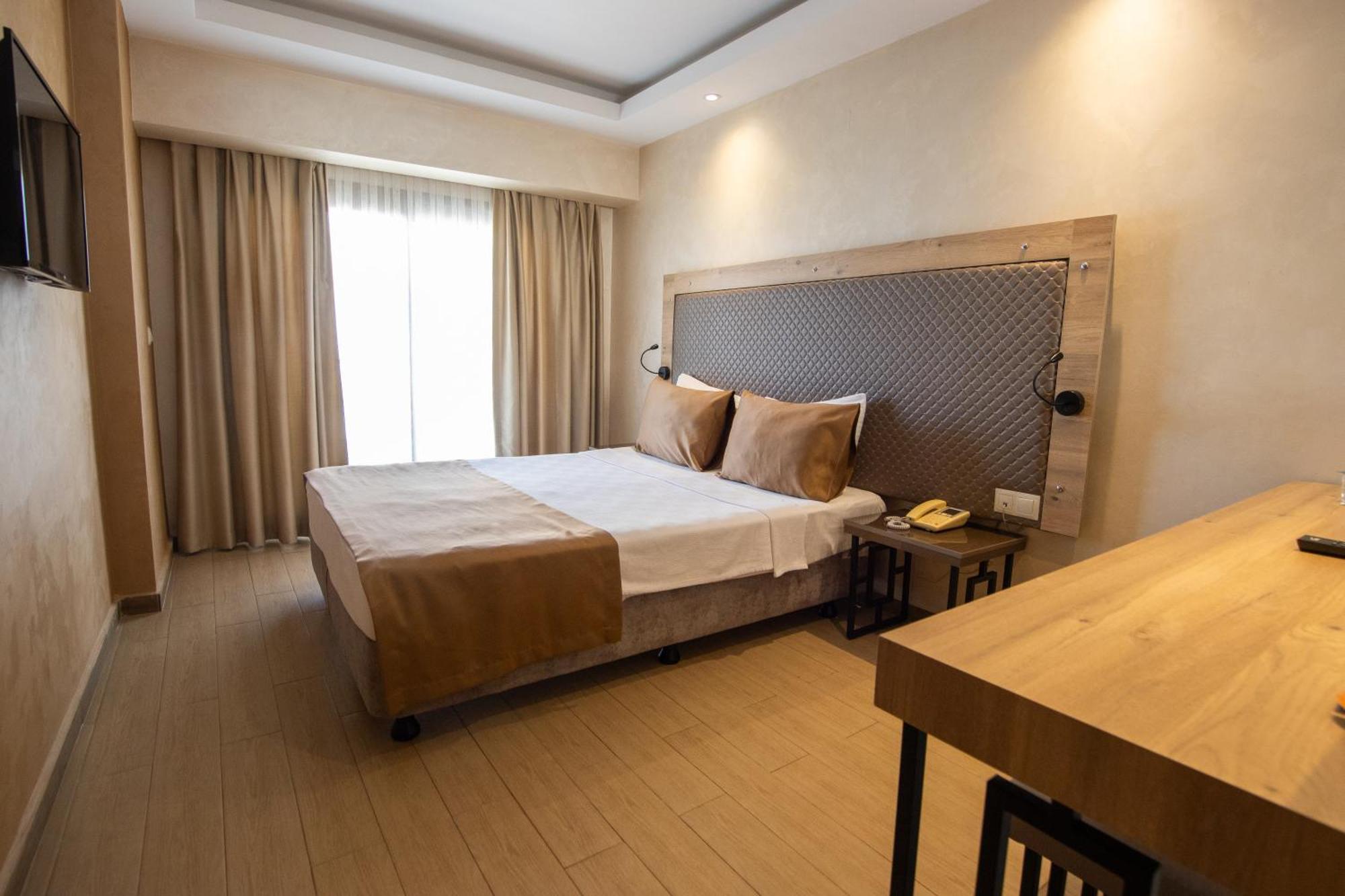 מרמריס Point Beach Hotel מראה חיצוני תמונה