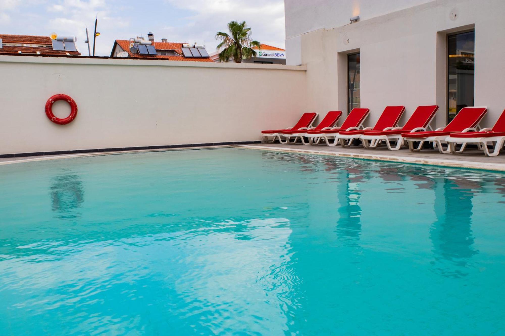 מרמריס Point Beach Hotel מראה חיצוני תמונה