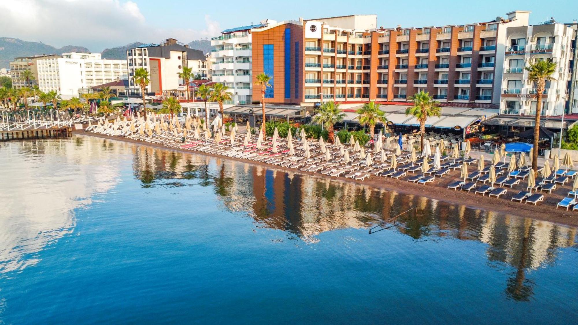 מרמריס Point Beach Hotel מראה חיצוני תמונה