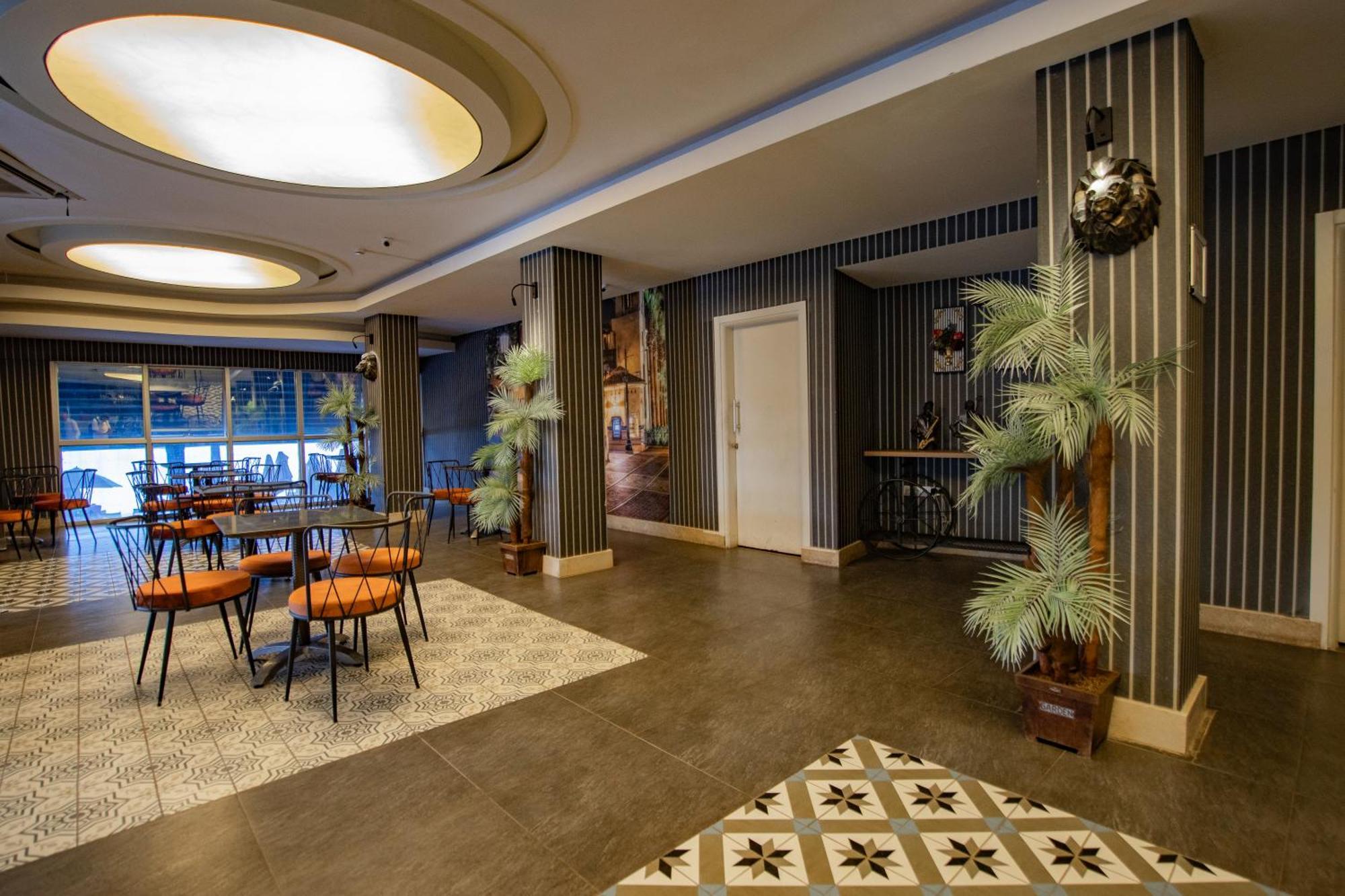 מרמריס Point Beach Hotel מראה חיצוני תמונה