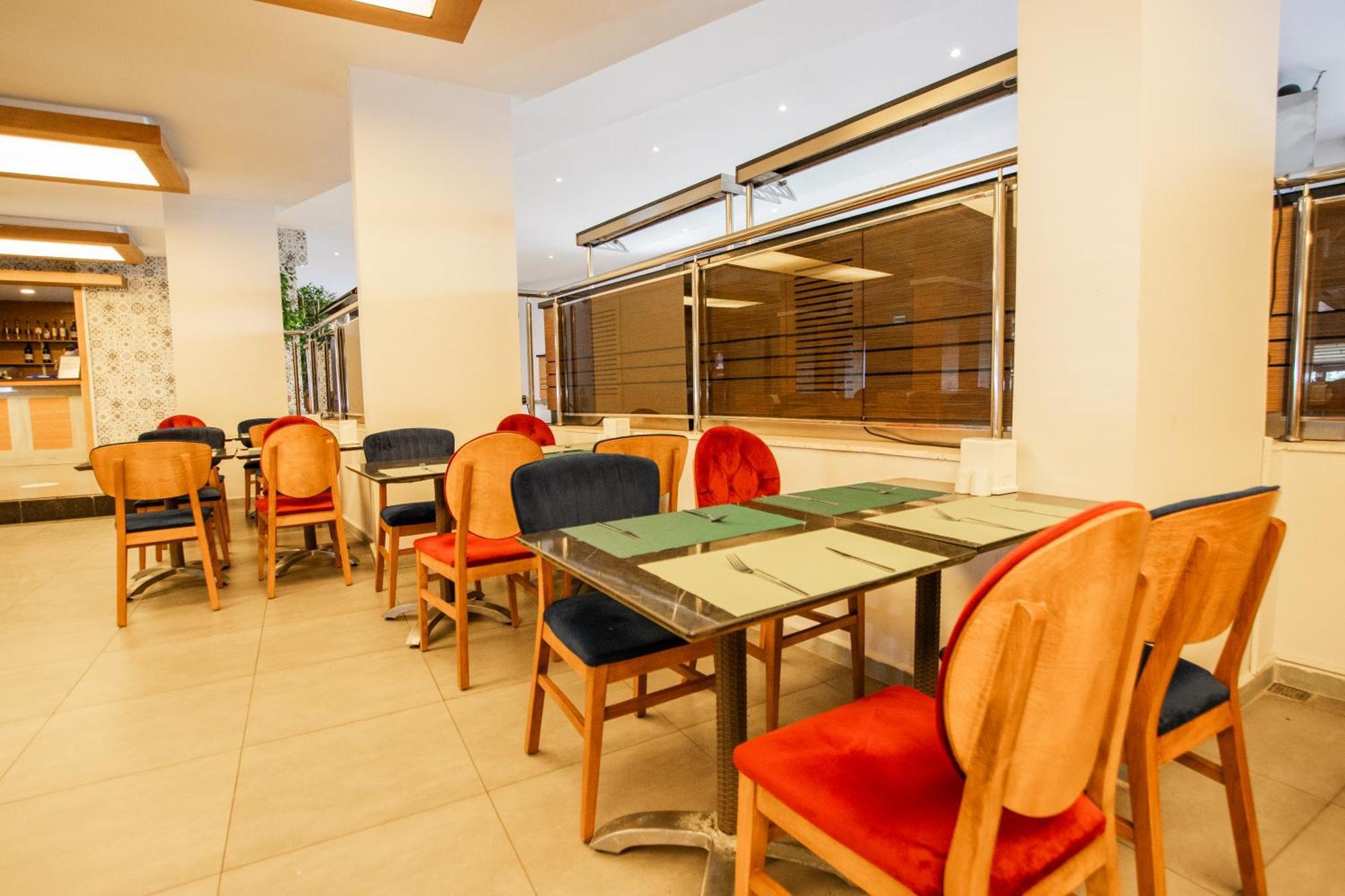 מרמריס Point Beach Hotel מראה חיצוני תמונה