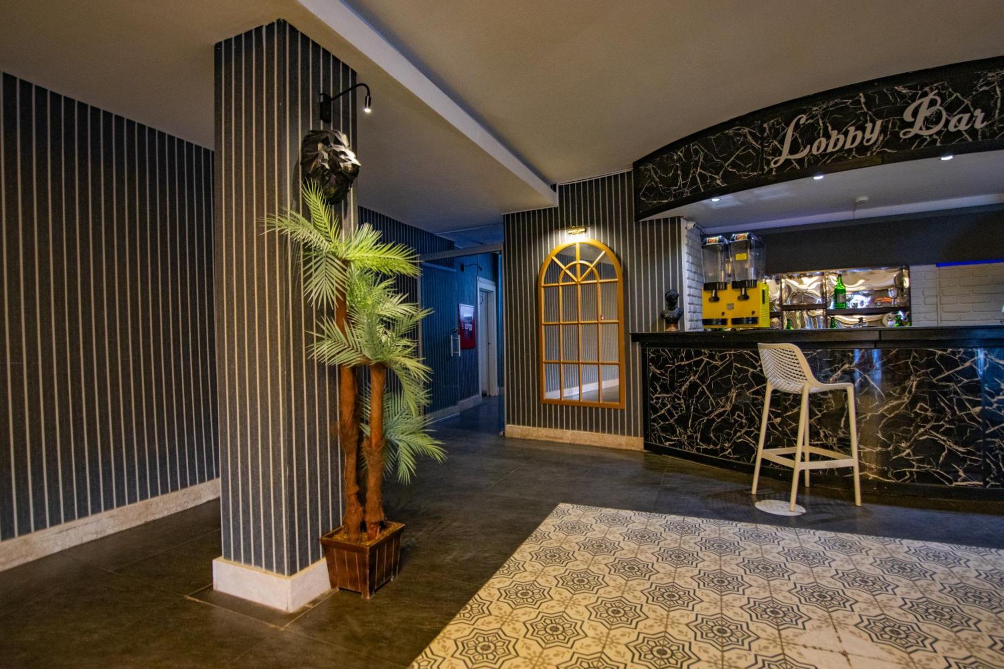 מרמריס Point Beach Hotel מראה חיצוני תמונה